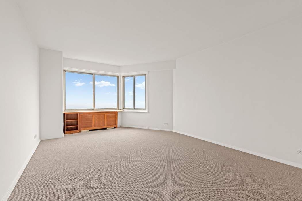 60 Riverside Drive, Unit 19C Manhattan, NY 10024 - Photo 15 of 16 an empty room with windows