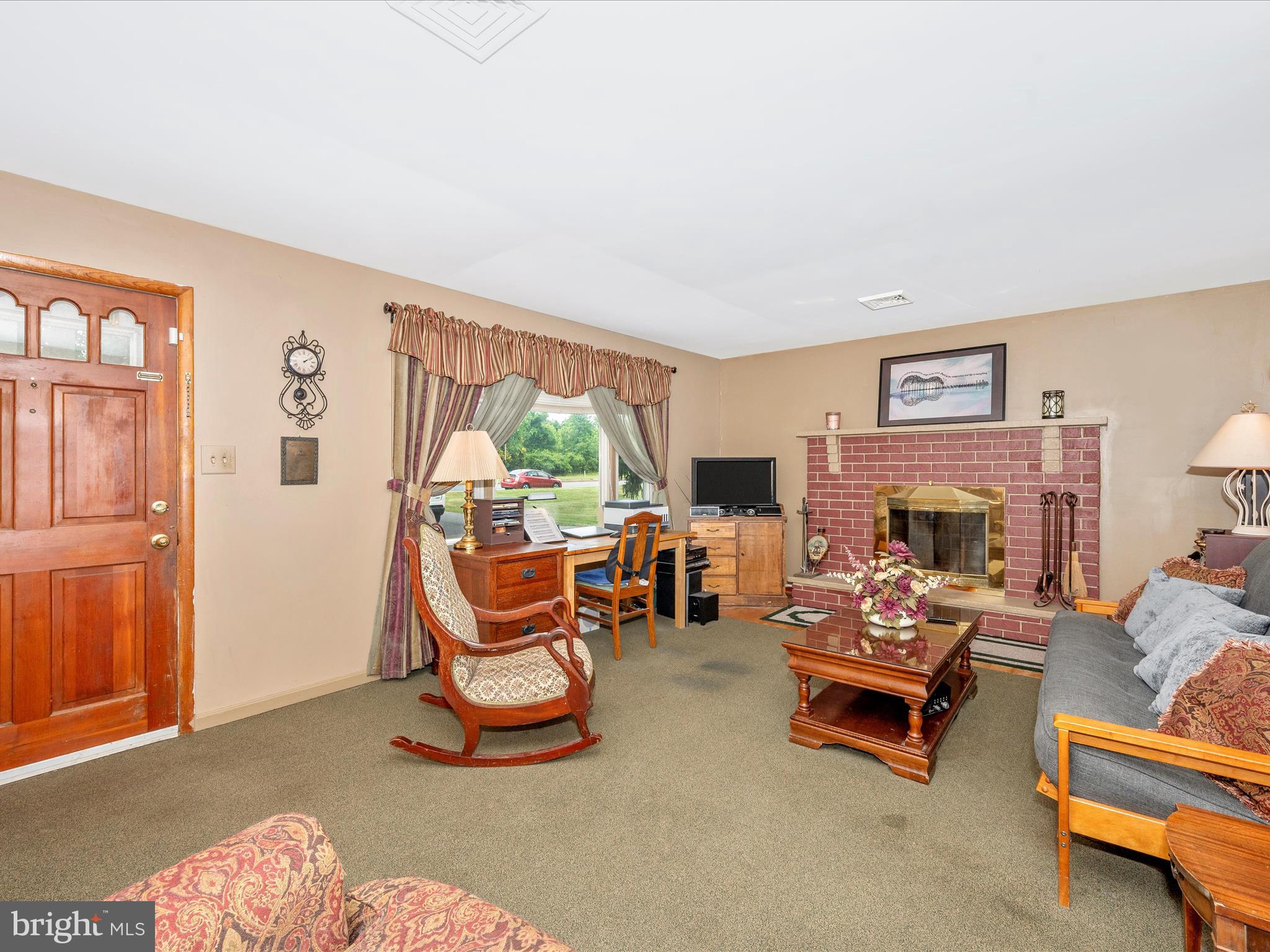 5203 New Design Road Frederick, MD 21703 - Photo 23 of 75 Living Room