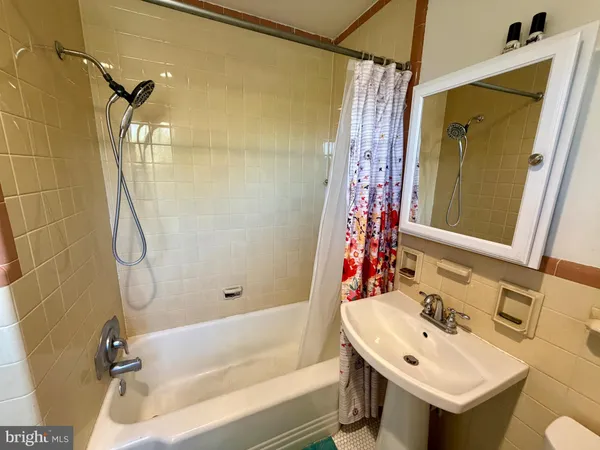 $3,100 | 757 Starr Street, Phoenixville, PA 19460