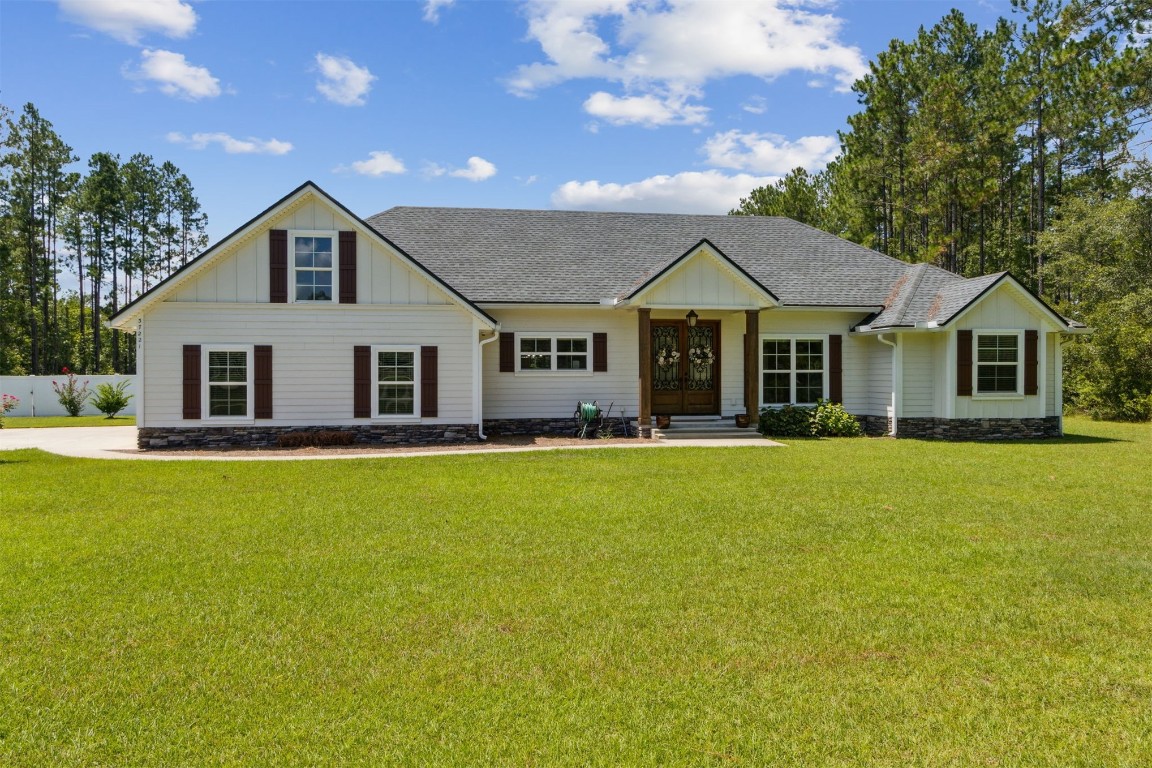 37221 Poole Road Hilliard, FL 32046 - Photo 37 of 67 a front view of a house with a garden