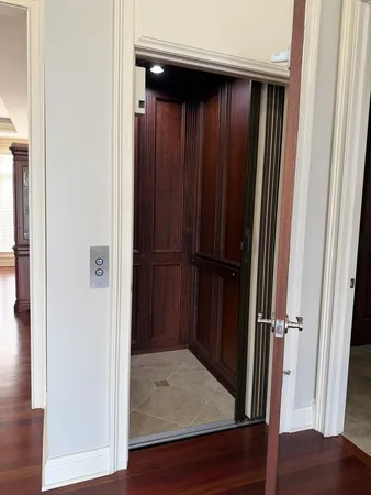 $2,550,000 | 435 Winfield Lane, Inverness, IL 60010