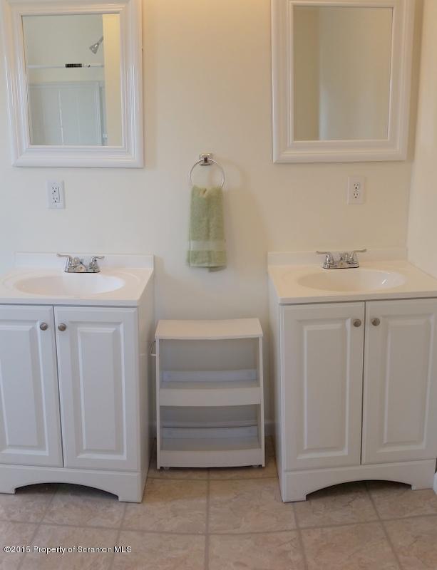 822 Walnut Street Avoca, PA 18641 - Photo 11 of 15 Gallery Image 11