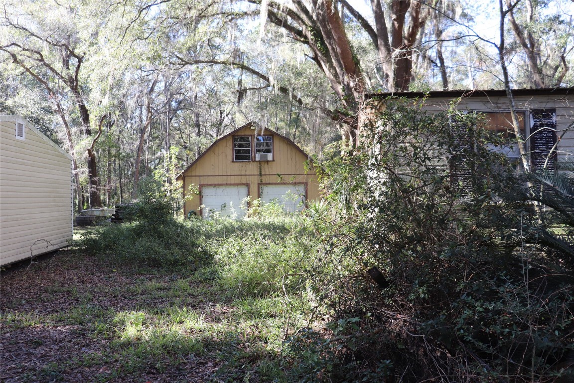 574154 Lessie Road Hilliard, FL 32046 - Photo 8 of 34 a pathway of a house with a yard