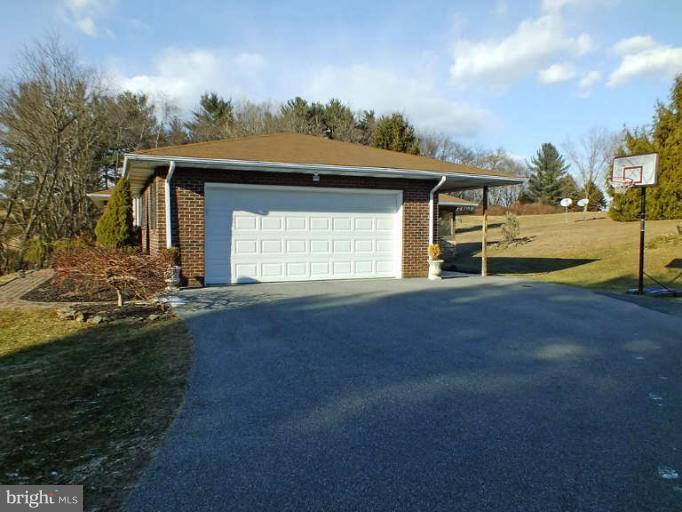 2914 Hoffman Mill Road Hampstead, MD 21074 - Photo 21 of 26 Garage and driveway