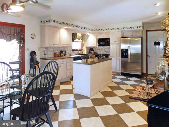 2914 Hoffman Mill Road Hampstead, MD 21074 - Photo 6 of 26 Big, Beautiful Kitchen