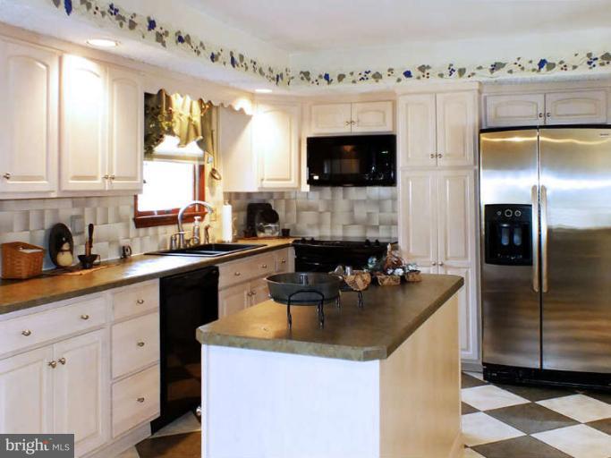 2914 Hoffman Mill Road Hampstead, MD 21074 - Photo 7 of 26 Kitchen, View 2