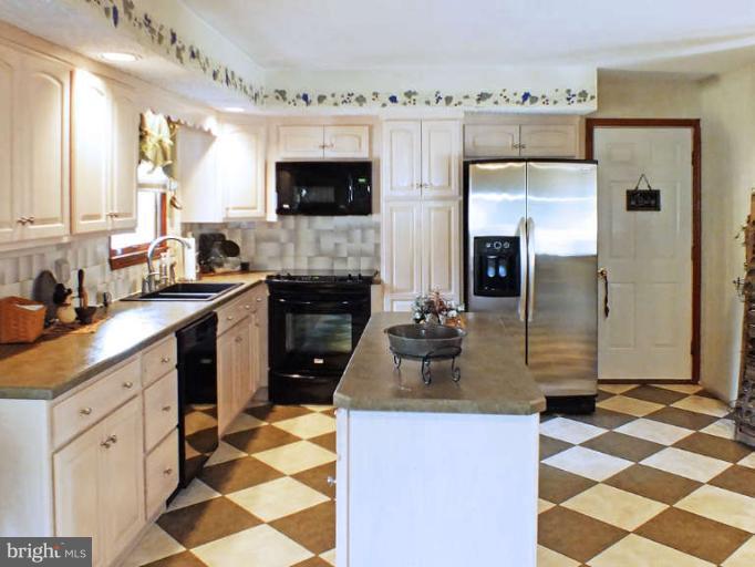 2914 Hoffman Mill Road Hampstead, MD 21074 - Photo 8 of 26 Kitchen, View 3