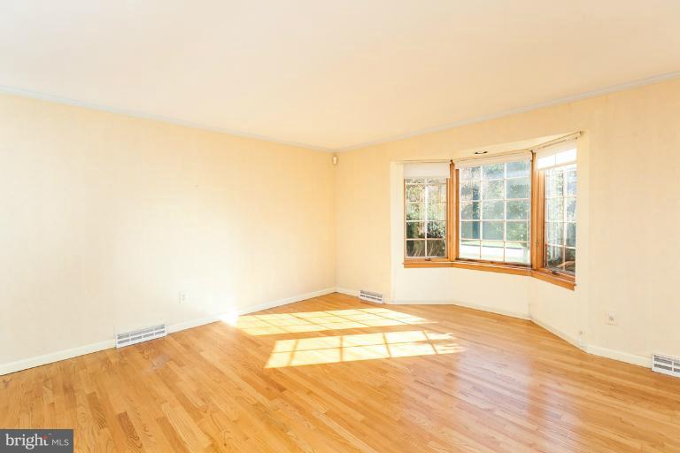 59 Seminary Farm Road Lutherville-Timonium, MD 21093 - Photo 7 of 30 Living Room