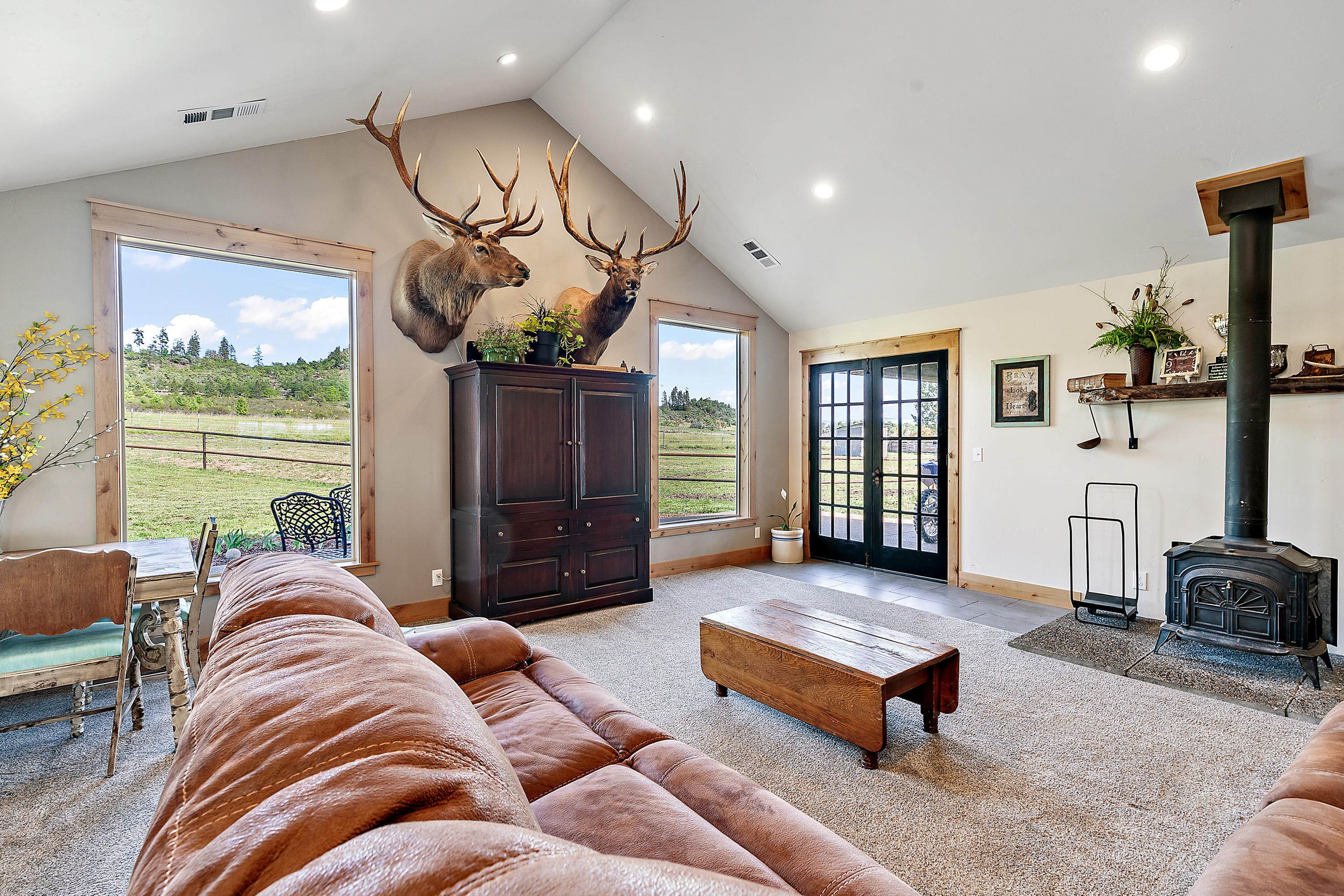 1350 Hammel Road Eagle Point, OR 97524 - Photo 11 of 40 HR(42)