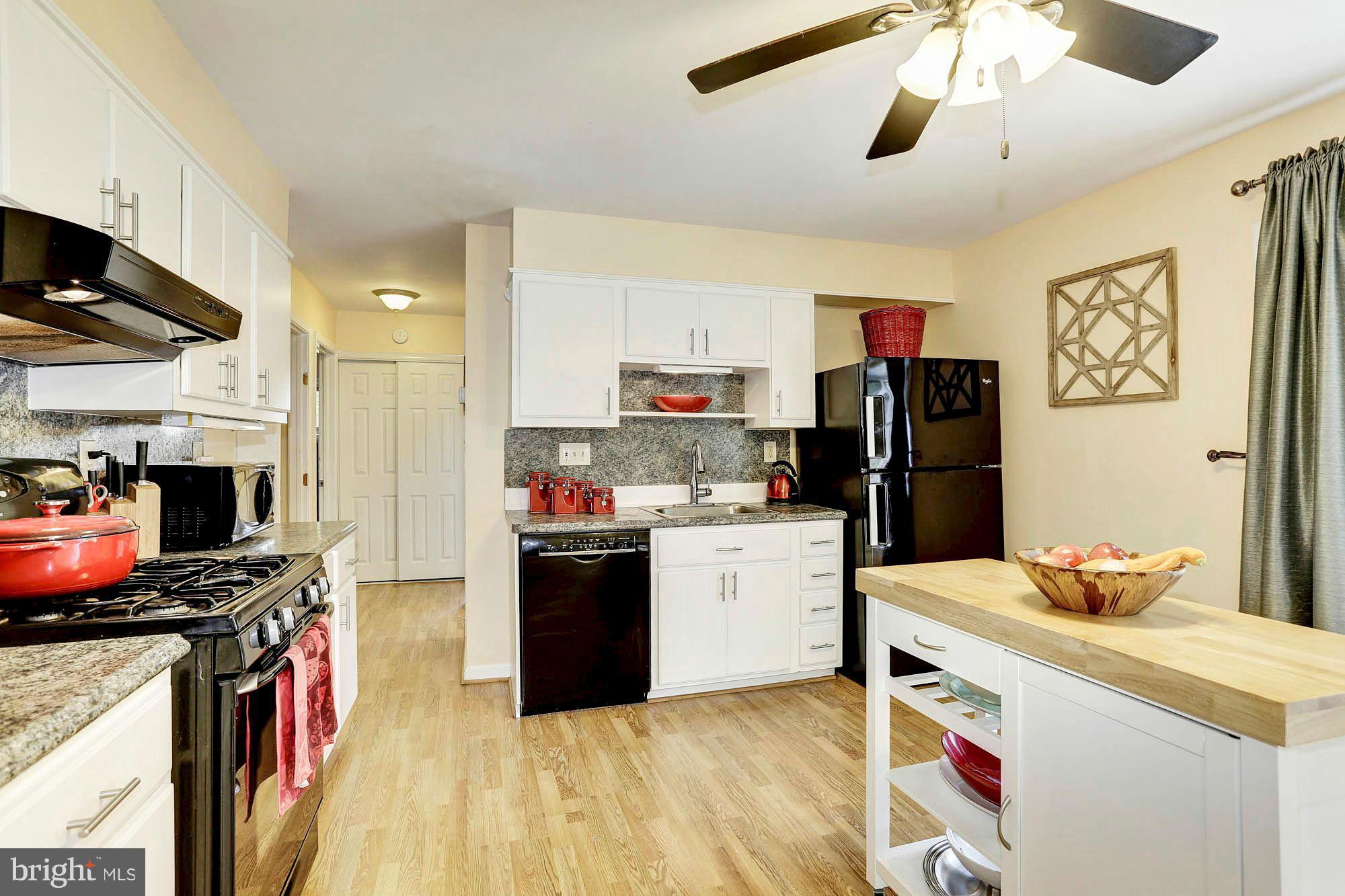 402 Mercer Road Rockville, MD 20852 - Photo 11 of 29 Kitchen