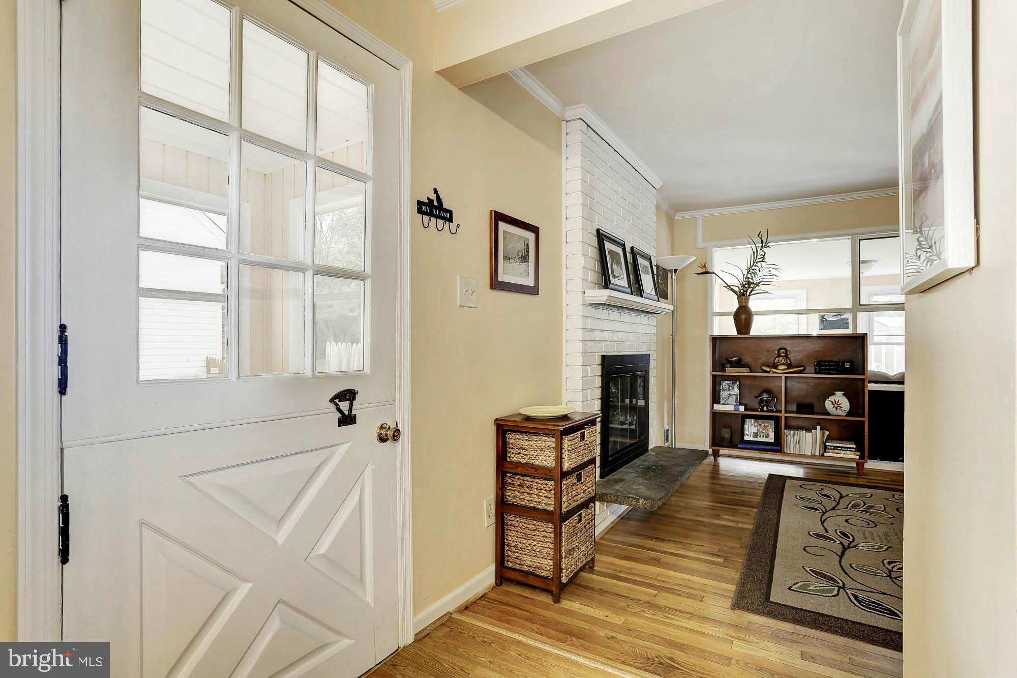 402 Mercer Road Rockville, MD 20852 - Photo 3 of 29 Interior (General)