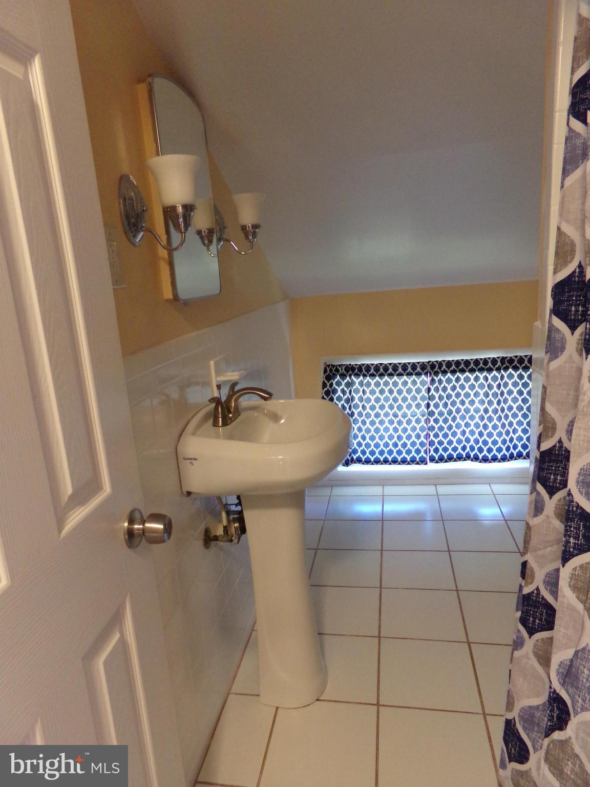 402 Mercer Road Rockville, MD 20852 - Photo 23 of 29 Bath