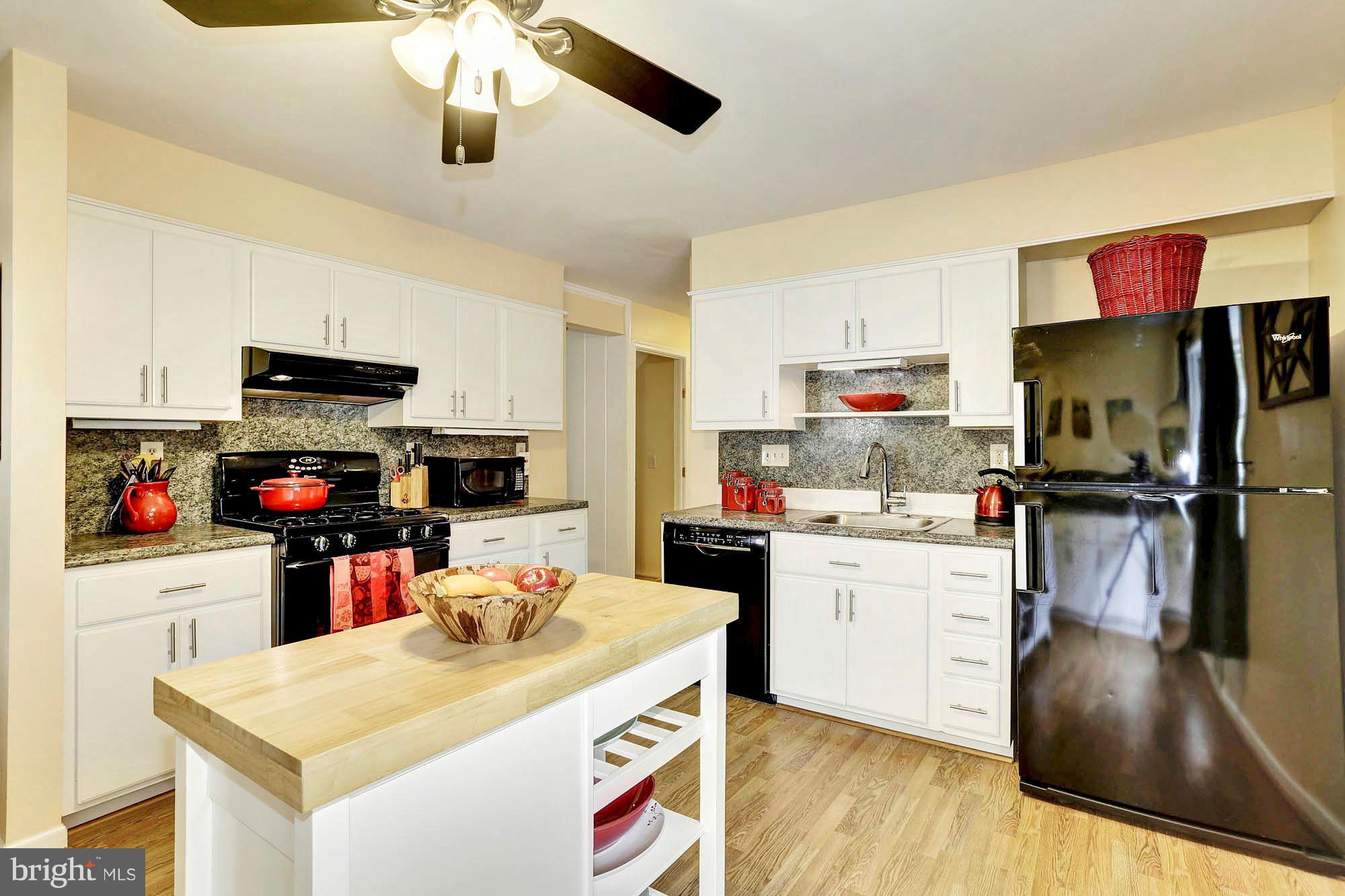 402 Mercer Road Rockville, MD 20852 - Photo 7 of 29 Kitchen