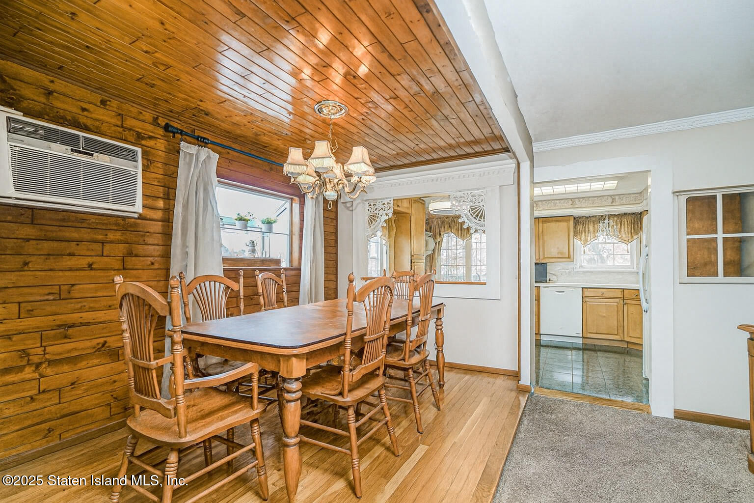 197 Crossfield Avenue Staten Island, NY 10312 - Photo 9 of 28 a dining room with furniture and window