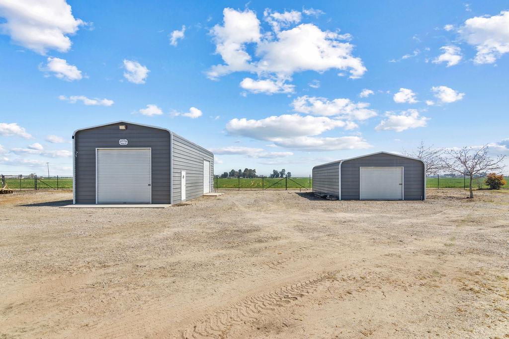 4930 South Faith Home Road Turlock, CA 95380 - Photo 54 of 69 detached garage with a view of countryside