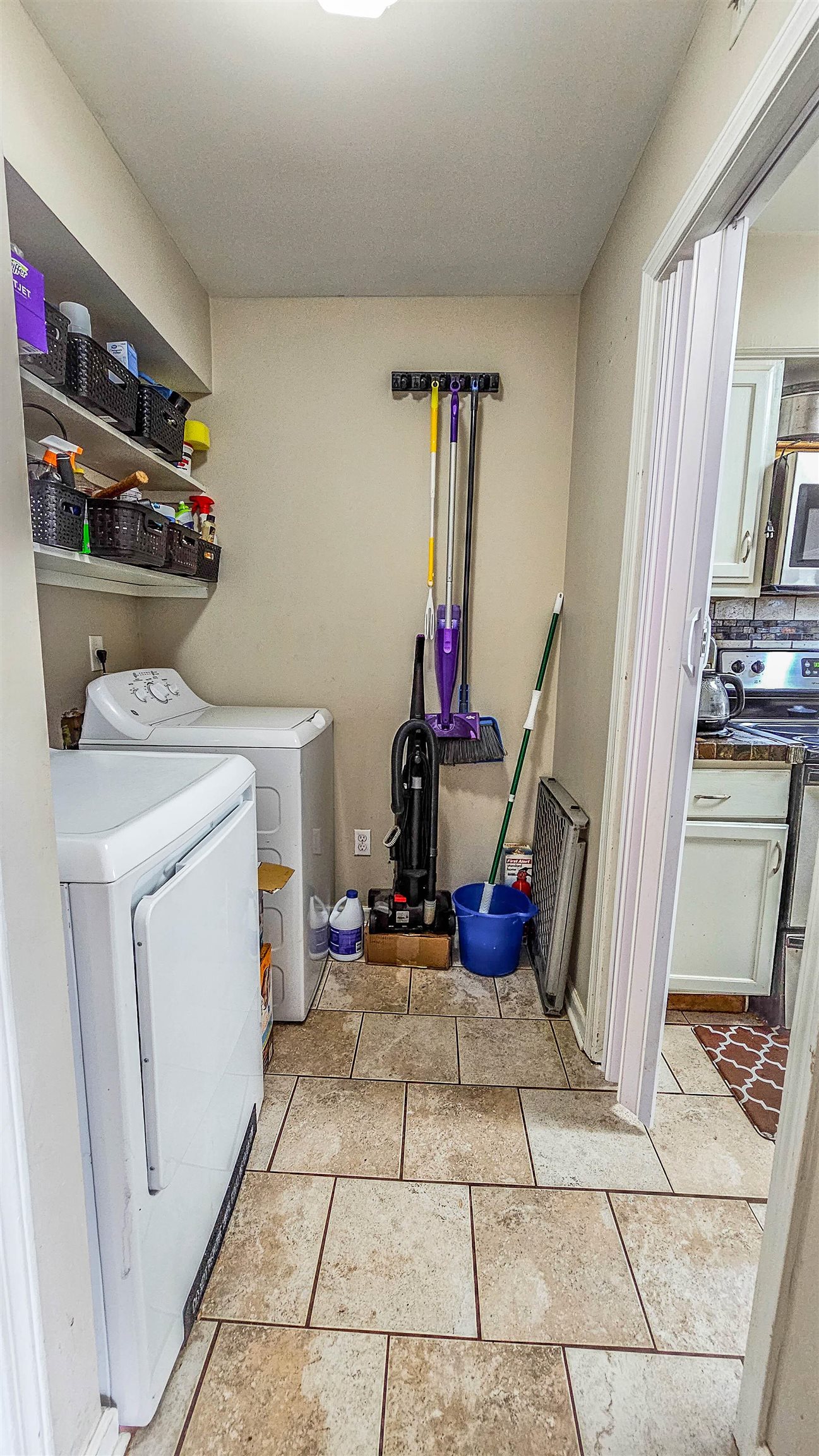 3735 Rippling Creek Cove Memphis, TN 38135 - Photo 11 of 28 a utility room with dryer and washer
