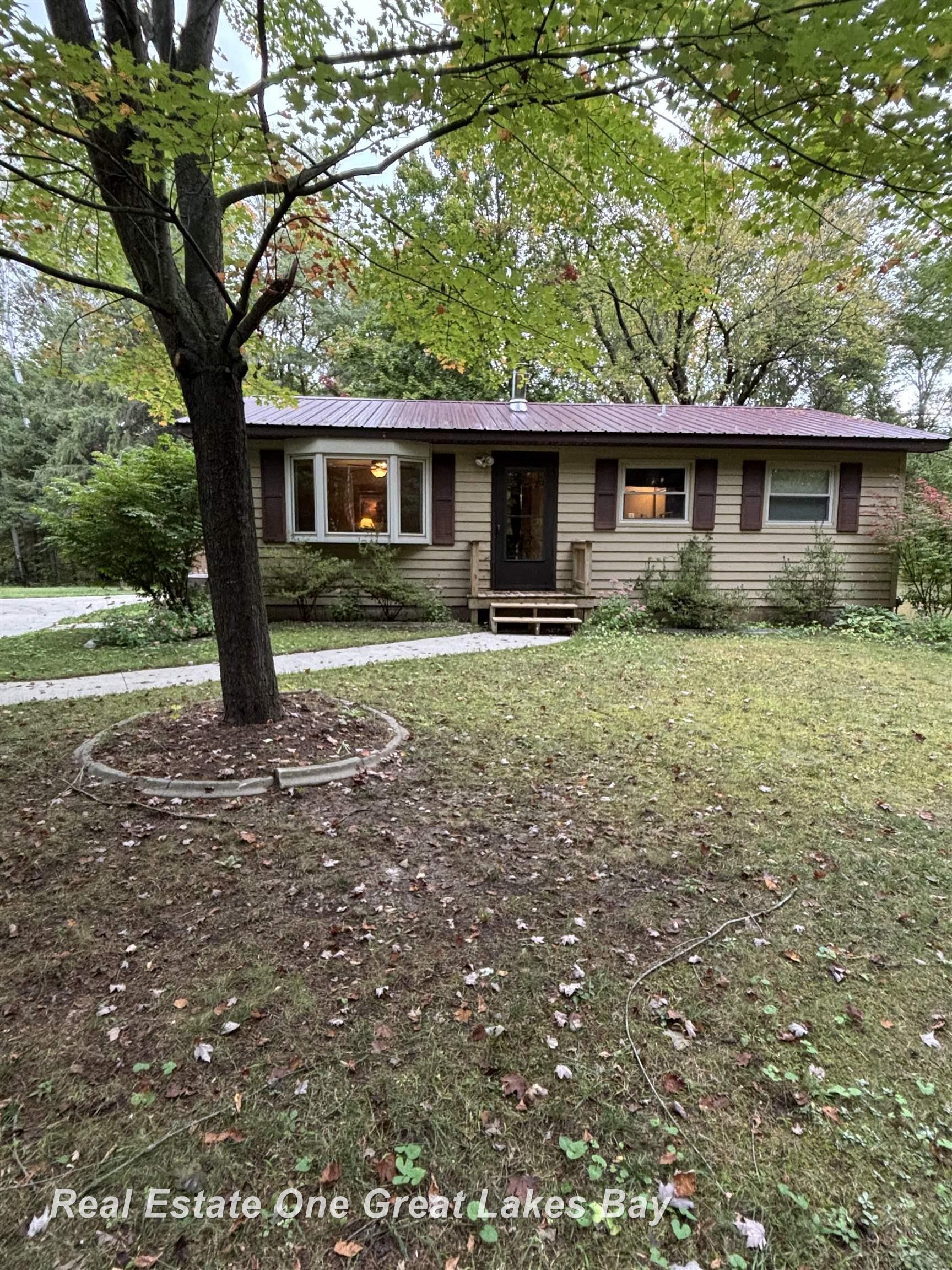 3702 West Berry Road Sterling, MI 48659 - Photo 1 of 49