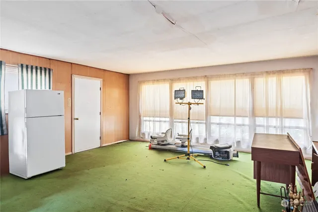 a view of yard with green space