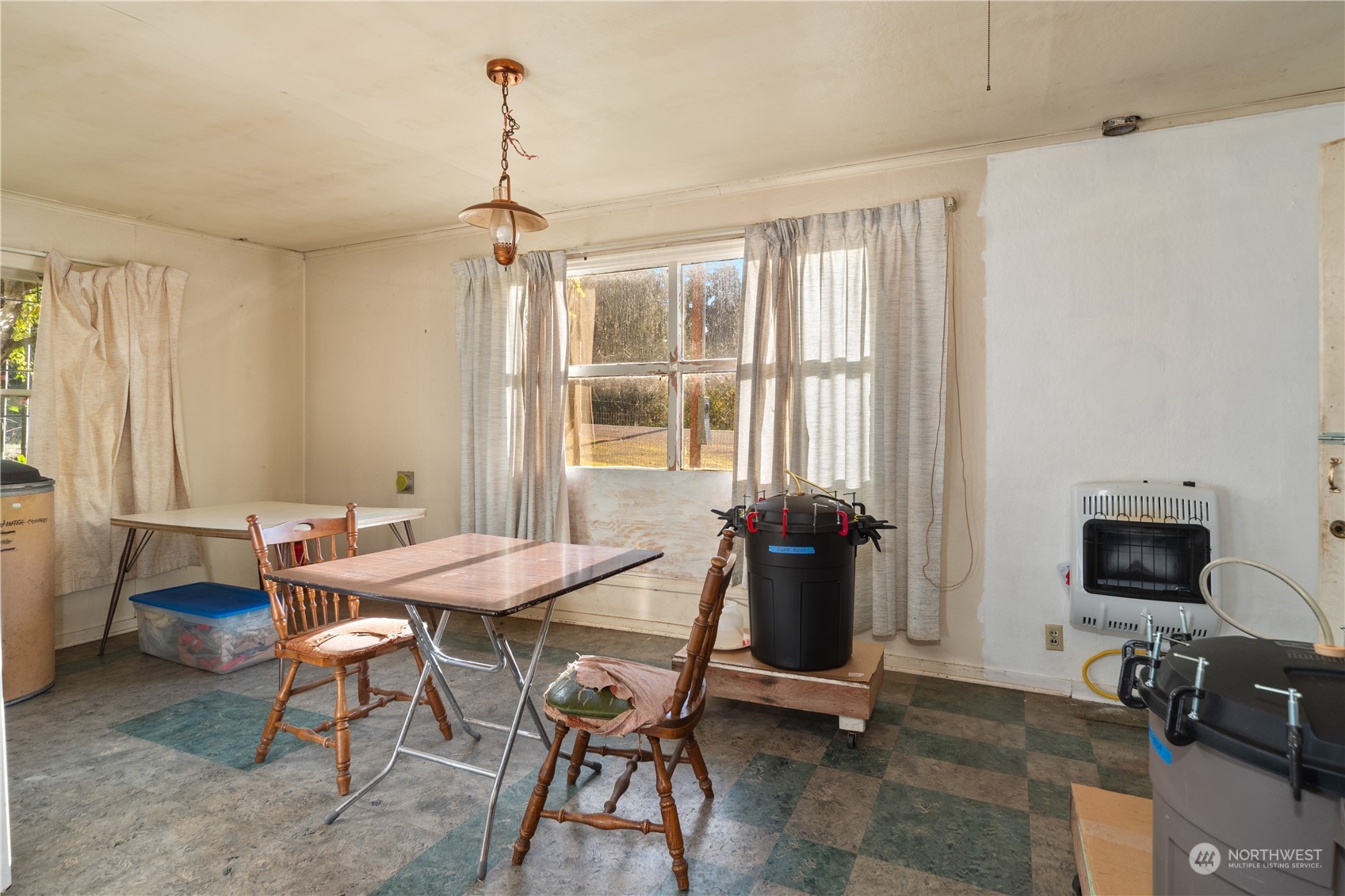 781 Irondale Road Port Hadlock, WA 98339 - Photo 21 of 28 a workspace with furniture and windows