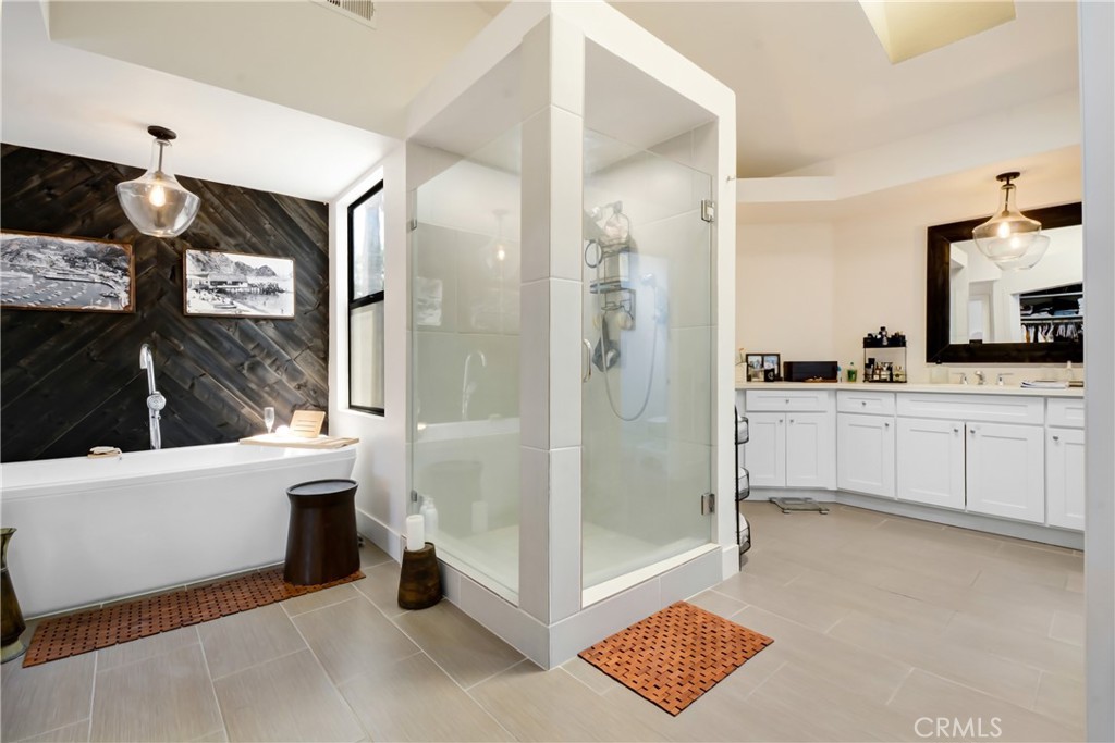 17295 Ridge Canyon Drive Riverside, CA 92506 - Photo 37 of 56 Master bathroom. Tub & stand up shower