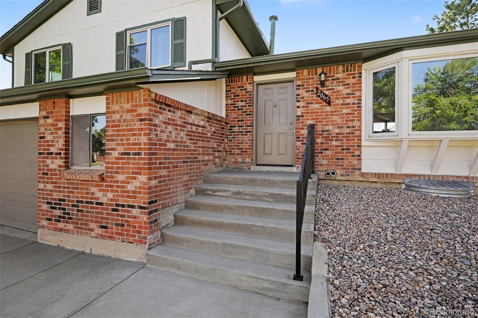2065 South Rifle Street Aurora, CO 80013 - Photo 2 of 34