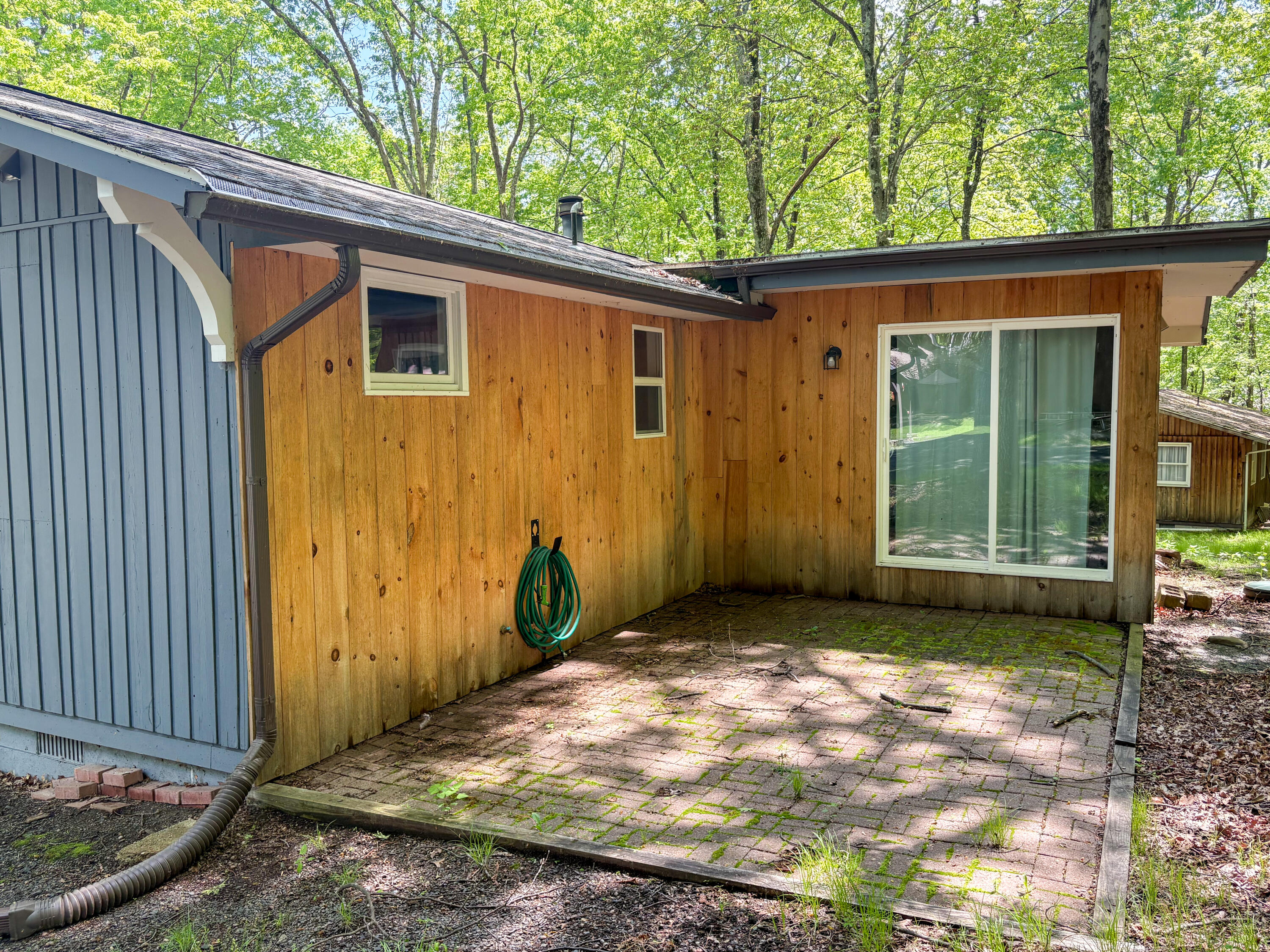 1085 Maple Lake Drive Bushkill, PA 18324 - Photo 28 of 35 a view of a back yard of the house