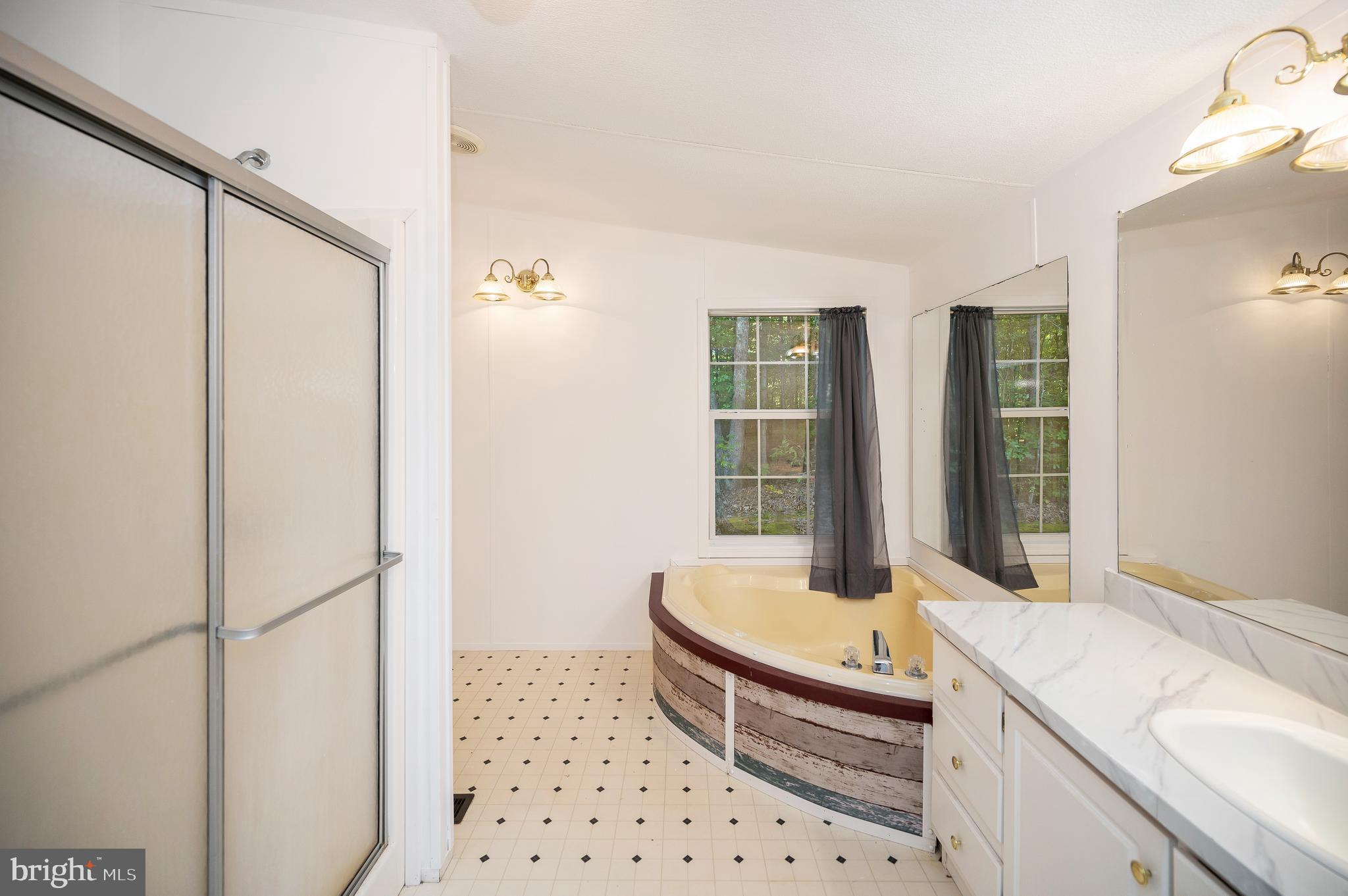 9863 Red Hill Road Spotsylvania, VA 22553 - Photo 31 of 53 a bathroom with a bathtub sink and mirror