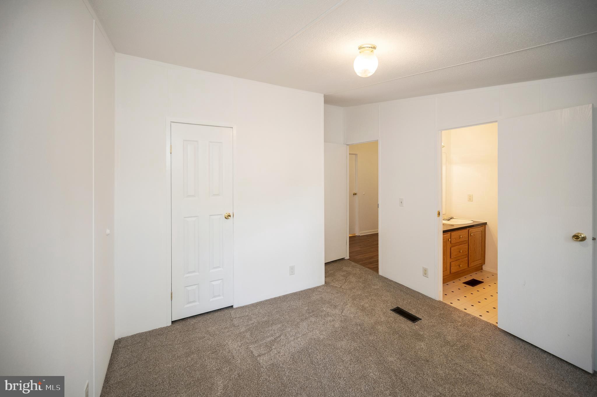 9863 Red Hill Road Spotsylvania, VA 22553 - Photo 39 of 53 an empty room with closet