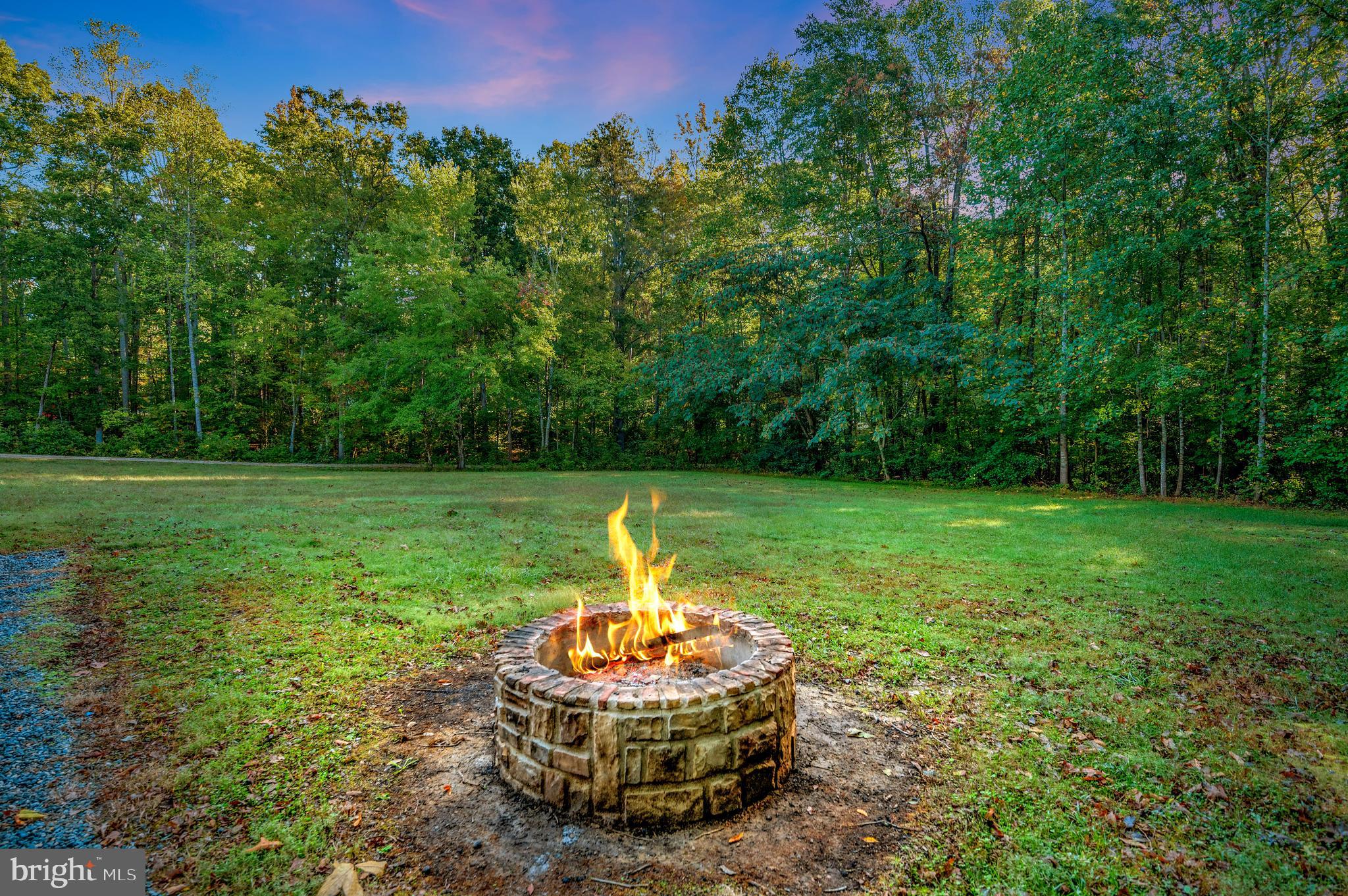 9863 Red Hill Road Spotsylvania, VA 22553 - Photo 8 of 53 a backyard of a house with lots of green space