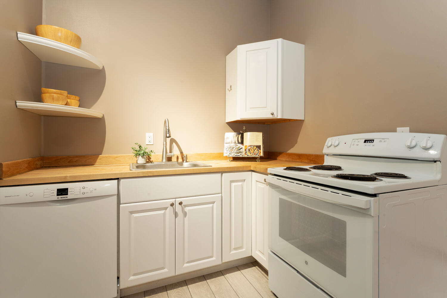 26 Orchard Road Bar Harbor, ME 04609 - Photo 8 of 38 0010