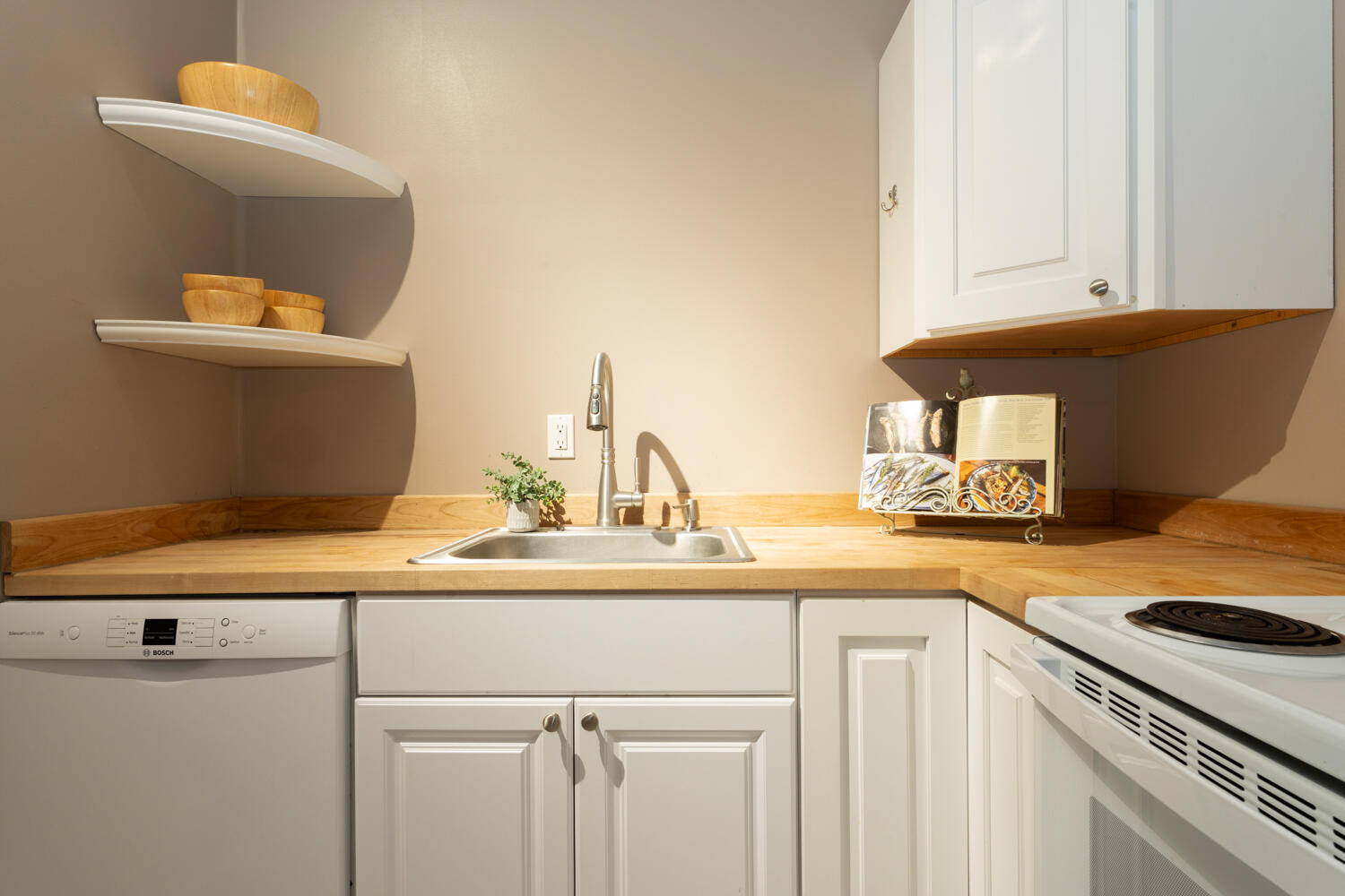 26 Orchard Road Bar Harbor, ME 04609 - Photo 9 of 38 0011