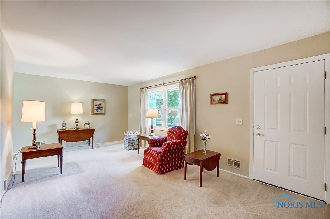 4702 Elmhurst Road Toledo, OH 43613 - Photo 4 of 29 Gallery Image 4