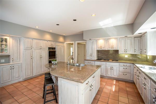 11 Coburn Road Weston, MA 02493 - Photo 5 of 25