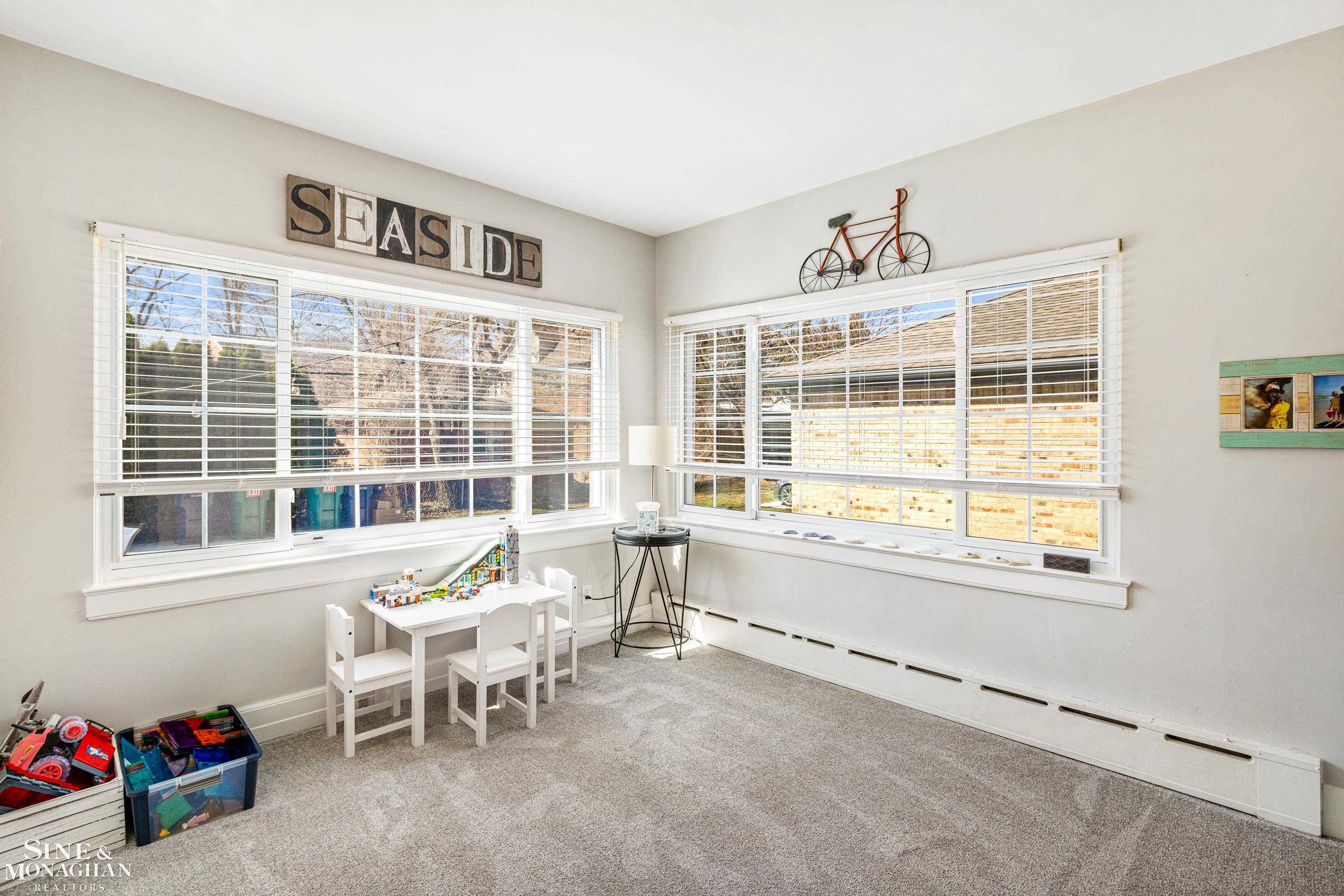 925 Harcourt Road Grosse Pointe, MI 48230 - Photo 22 of 32 50137580-1f8b7839-157d-49fb-b694-c04700c82491.JPG
