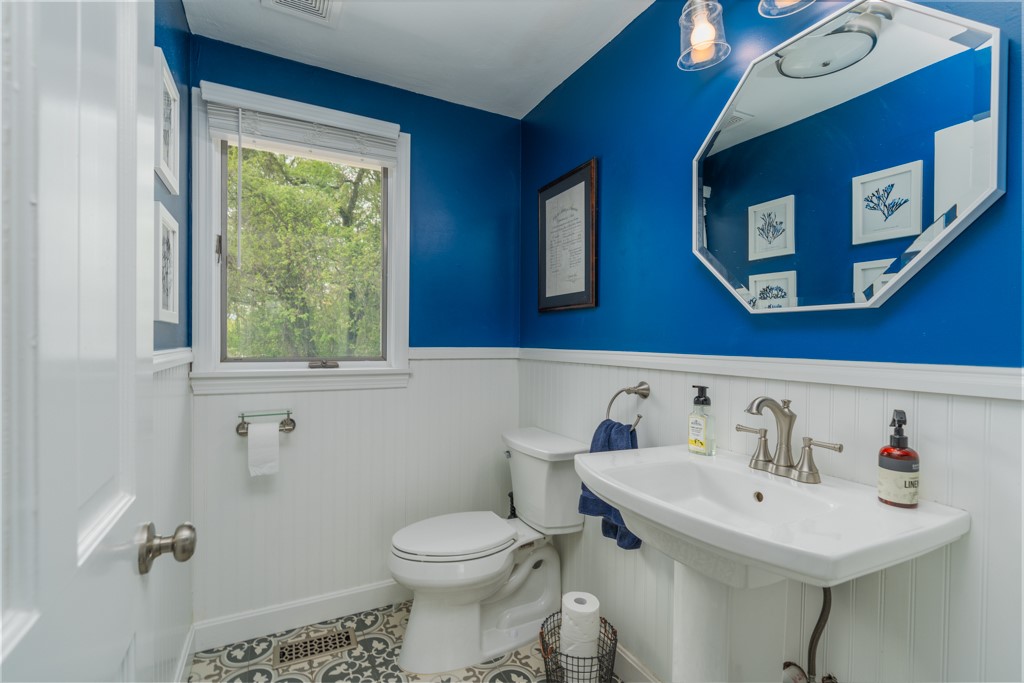 161 South Cobble Hill Road Warwick, RI 02886 - Photo 15 of 36 First Floor Bathroom