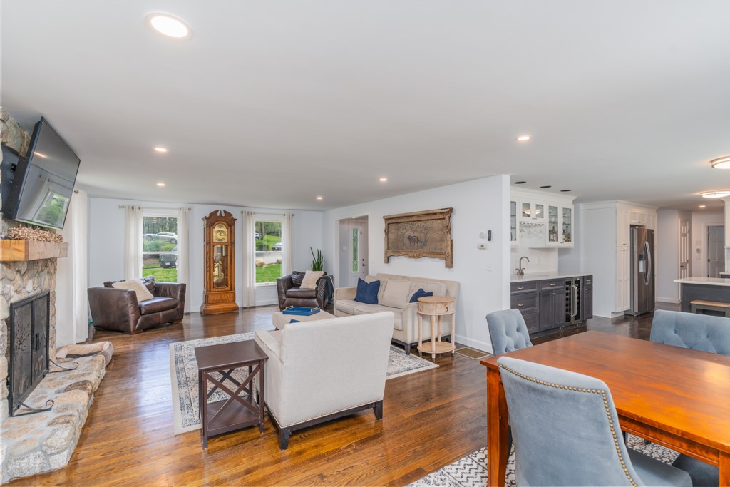 161 South Cobble Hill Road Warwick, RI 02886 - Photo 9 of 36 Living Room