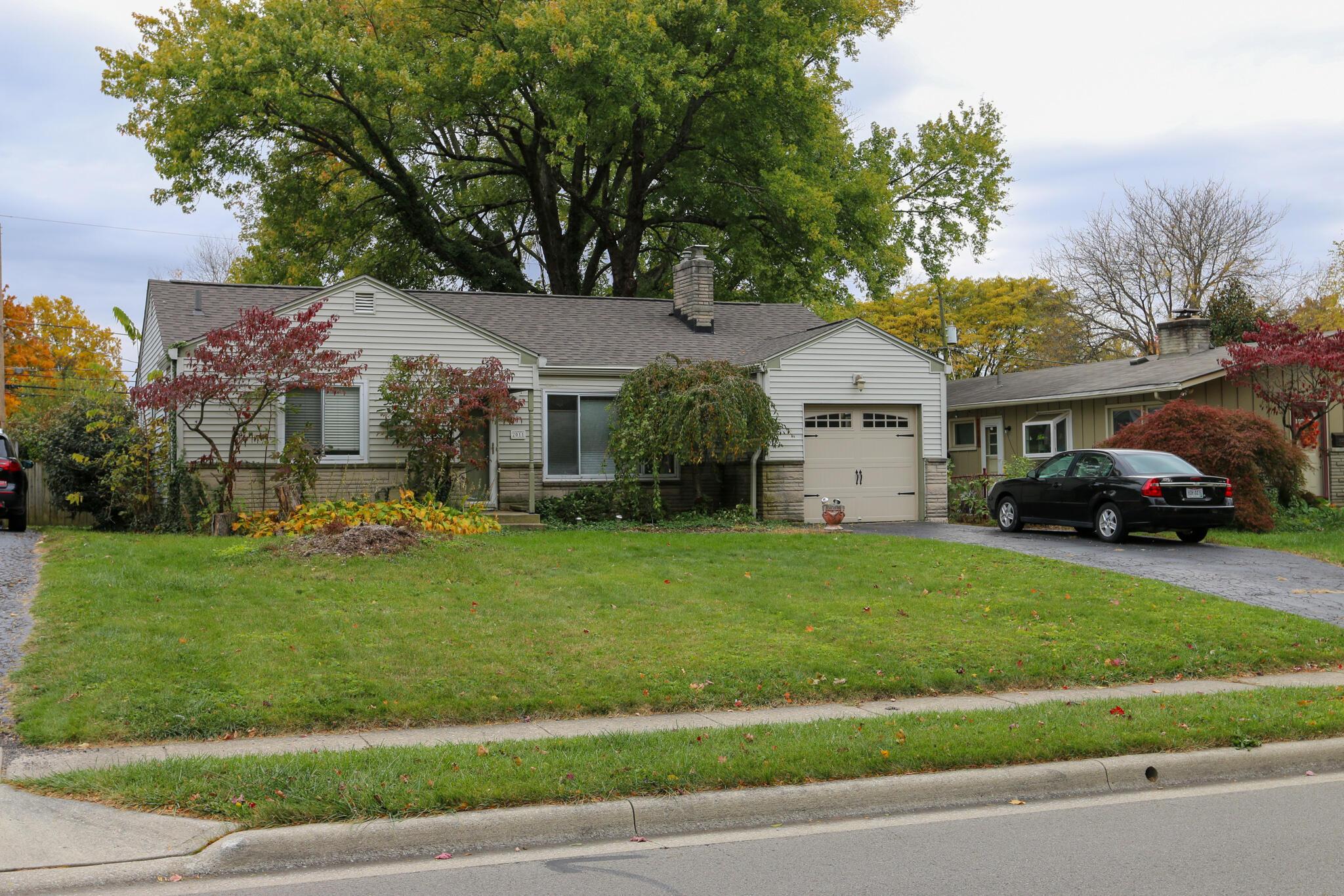 2011 Ridgecliff Road Upper Arlington, OH 43221 - Photo 2 of 32 IMG_4767