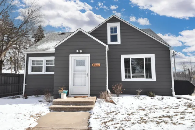 $275,000 | 4537 33rd Avenue, Kenosha, WI 53144