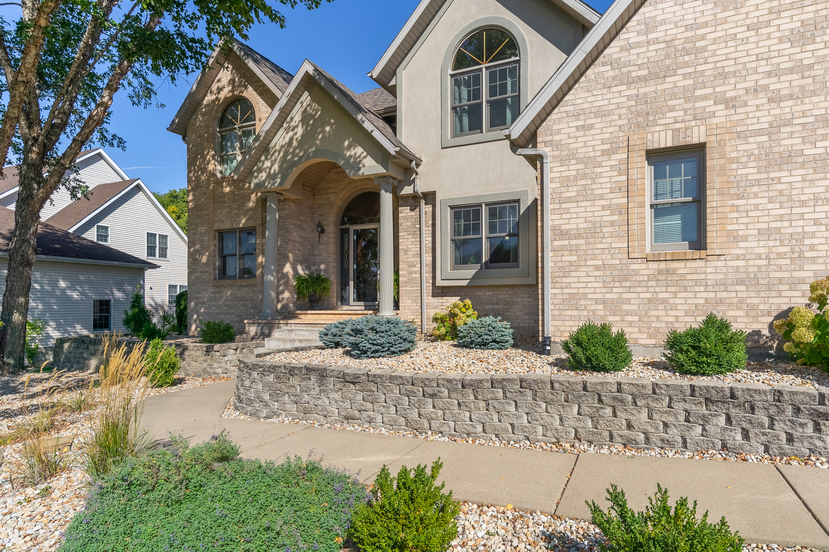 100 Willow Trail Spring Valley, IL 61362 - Photo 5 of 57 a front view of a house with a yard