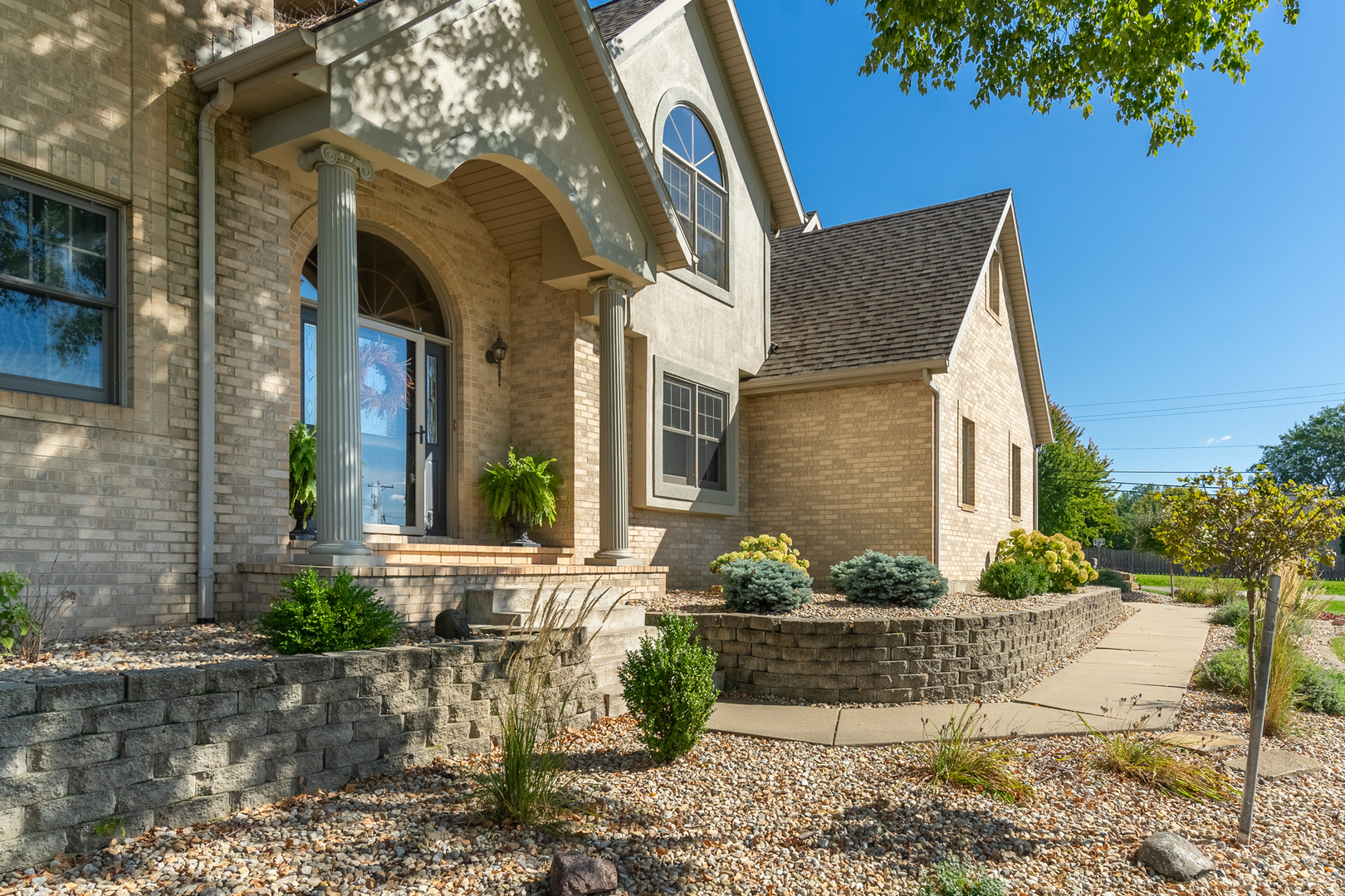 100 Willow Trail Spring Valley, IL 61362 - Photo 6 of 57 a front view of a house