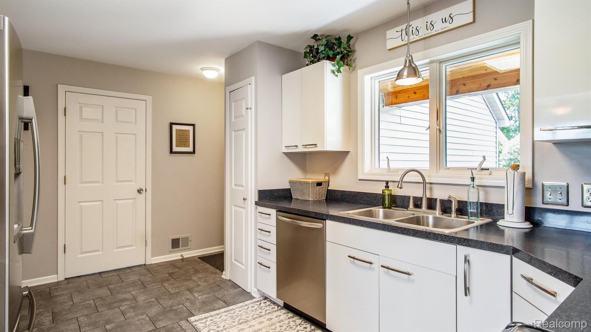 5572 Lange Road Howell, MI 48843 - Photo 11 of 32 Gallery Image 11