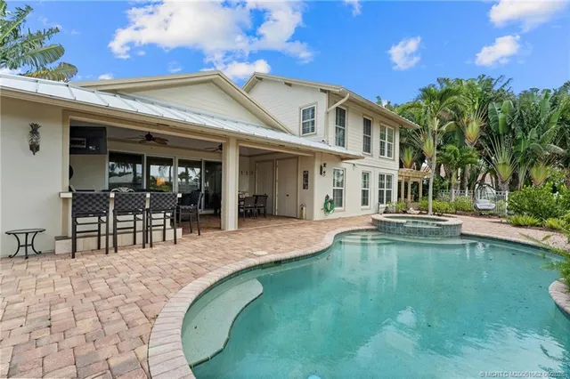$2,700,000 | 3192 Southeast Fairway West, Stuart, FL 34997