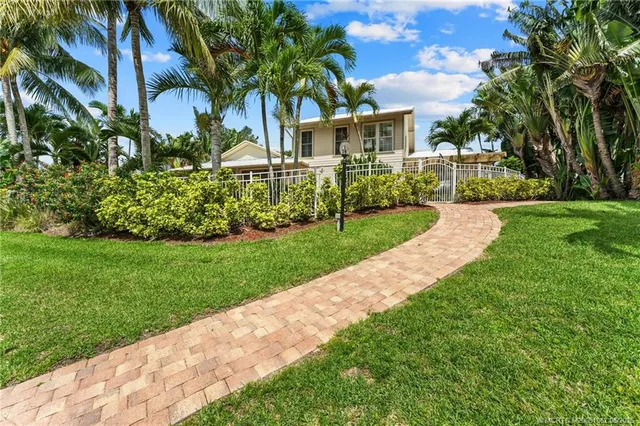 $2,700,000 | 3192 Southeast Fairway West, Stuart, FL 34997
