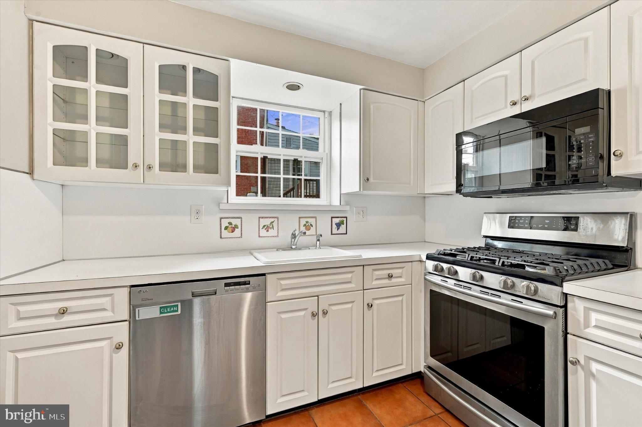 112 Ashwood Road Springfield, PA 19064 - Photo 15 of 35 Sunny and Bright Kitchen