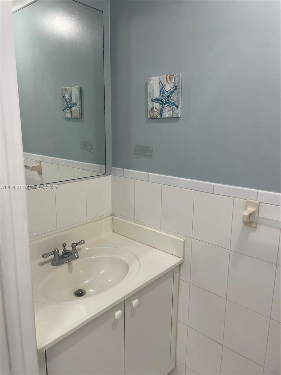 655 West 68th Street, Unit 4 Hialeah, FL 33014 - Photo 6 of 8