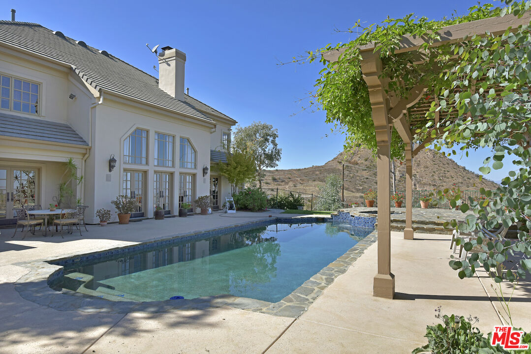 480 Westlake Boulevard Malibu, CA 90265 - Photo 29 of 36 a front view of a house with yard and green space