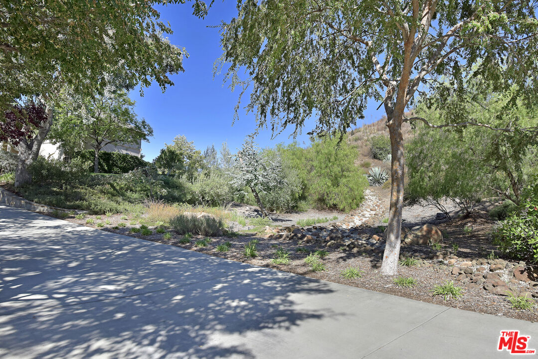 480 Westlake Boulevard Malibu, CA 90265 - Photo 34 of 36 a big yard with lake view