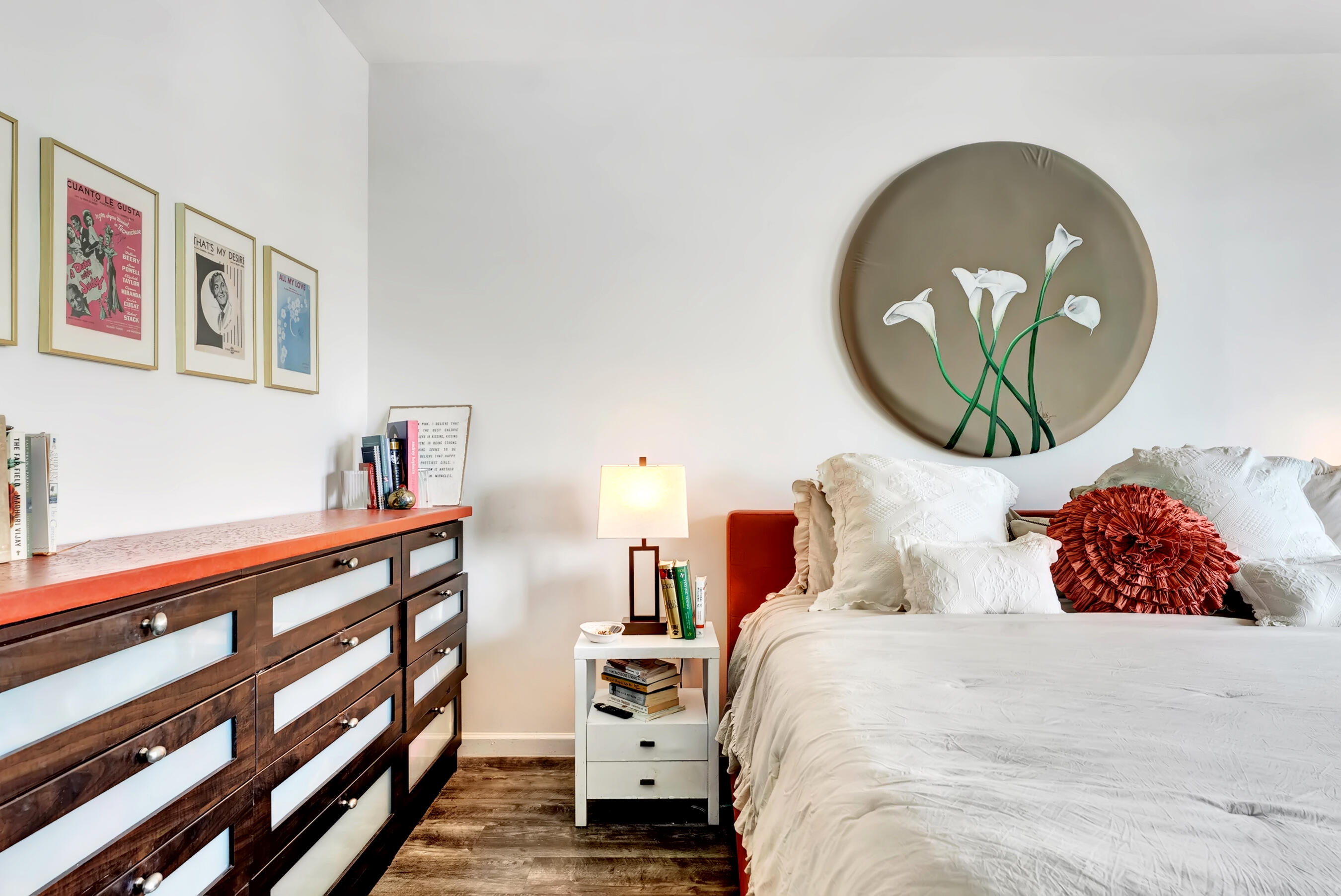 500 Southeast Mizner Boulevard, Unit A710 Boca Raton, FL 33432 - Photo 30 of 50 a bedroom with a bed and a painting on the wall