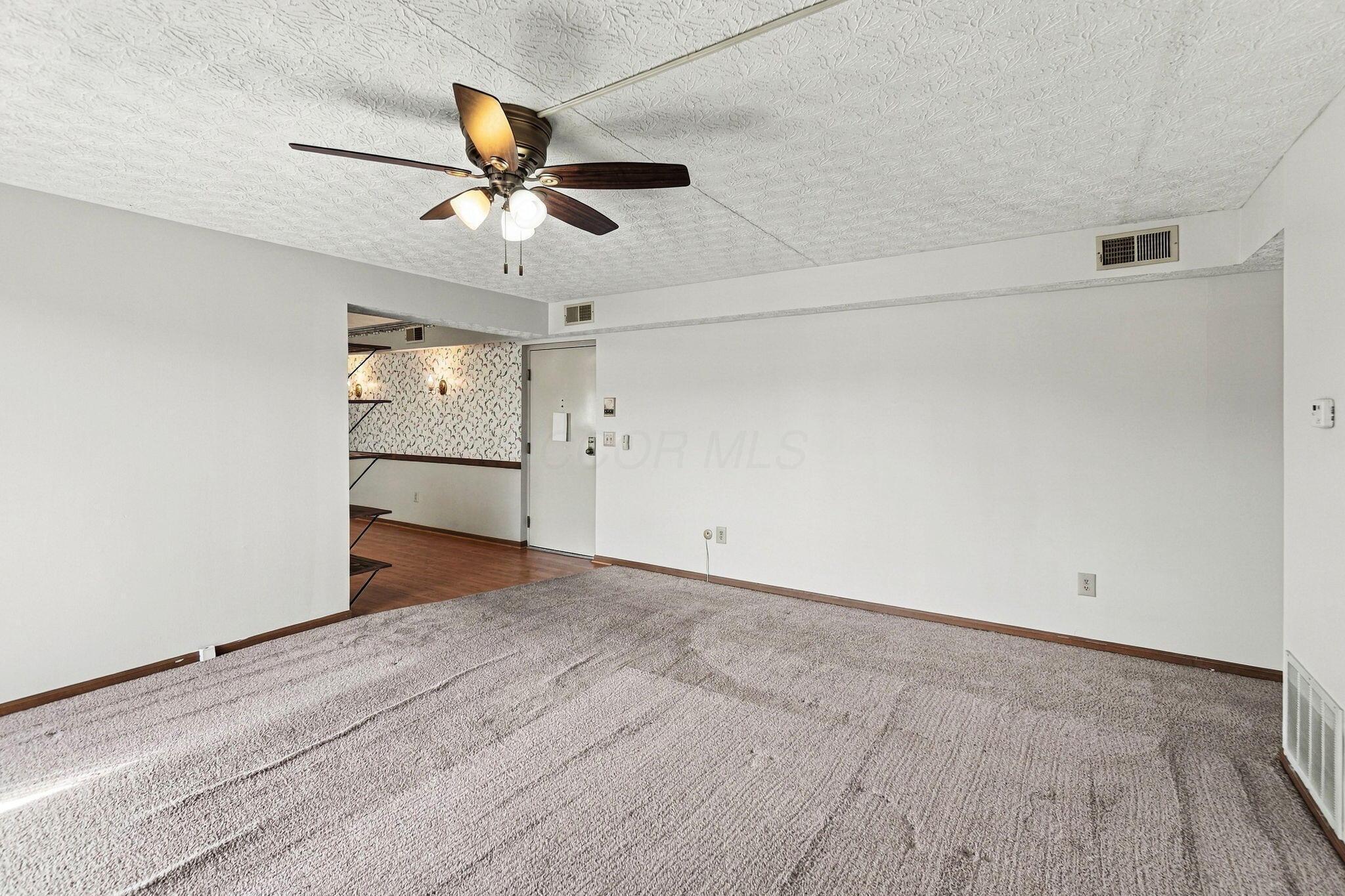 4115 Karl Road, Unit 201 Columbus, OH 43224 - Photo 6 of 31 Great Room