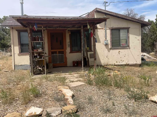 a view of a house with tub